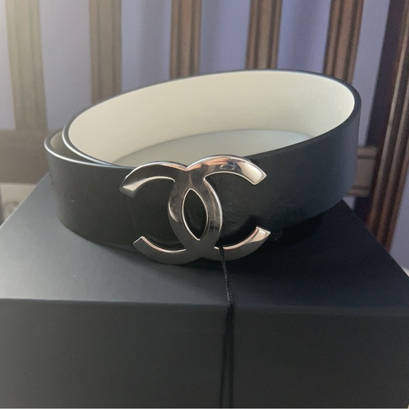 CHANEL ❤️🔥❤️🔥NEW CC LOGO REVERSIBLE BLACK AND WHITE LEATHER BELT Size 80 - Picture 6 of 16